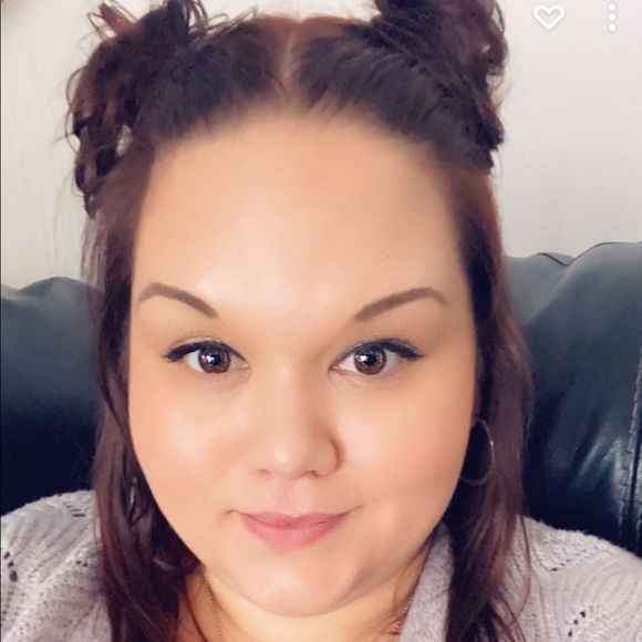 Meet your Posher, Danielle - Picture 2 of 5